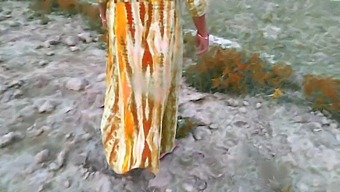 Desi Wife And Husband Caught On Camera In Outdoor Sex
