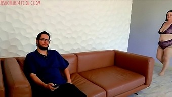 الجبهة الساخنة مع كبير الثدي تستعد لدورها
