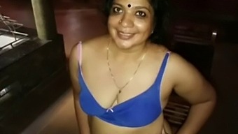 Desi Scene With Mallu Chechi And A Hot Solo Performance