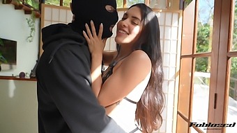 Tutorial Video: The Art Of Kissing With A Stunning Brunette Babe