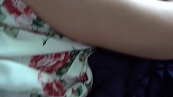 Ibu Tiri Brianna Beach Adalah Milf Dengan Aset Besar Dan Dia Masih Perawan, Apakah Dia Akan Puas Dengan Finger Fuck?
